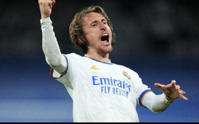 「メッシを止めたぞ！」モドリッチのクリーンなスライディングタックルに脚光「未来が見えているのか？」