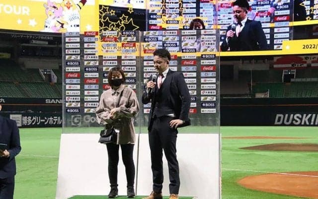 PayPayドームの中心で愛を叫ぶ　ソフトバンクが協力した“プロポーズ大作戦”