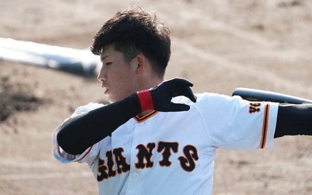 巨人期待の21歳は「肩強すぎやろ」　ミス挽回の“振り返りキャノン”が「芸術性高い」
