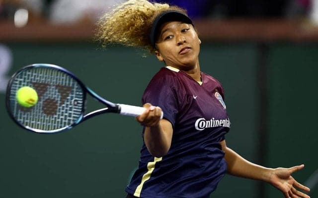 大坂なおみ、エキジビションマッチでオーナーを務めるサッカーチームのユニフォームを着用してプレー