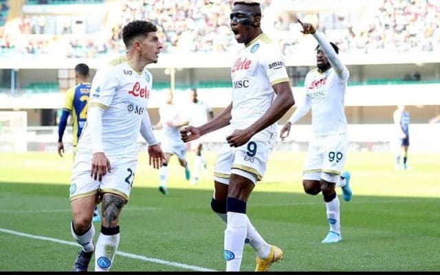 オシムヘンのドッピエッタでナポリが曲者ヴェローナに競り勝つ《セリエA》