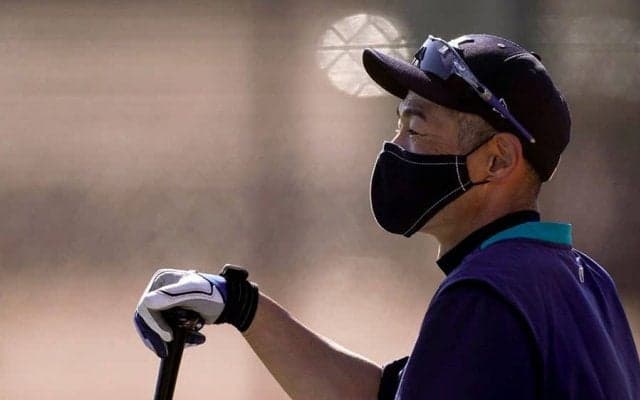 【MLB】イチロー氏がキャンプ地に登場　現役復帰を望むファンも「腕の血管すごない？」