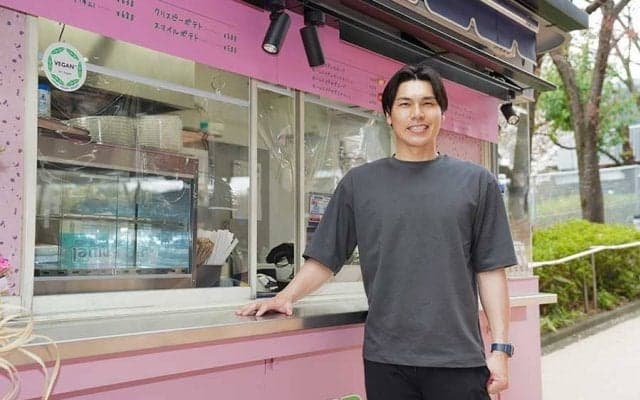 戦力外も経験、コーチで残れた球界を離れ…　西武本拠地で球場メシを作る元西武戦士の今