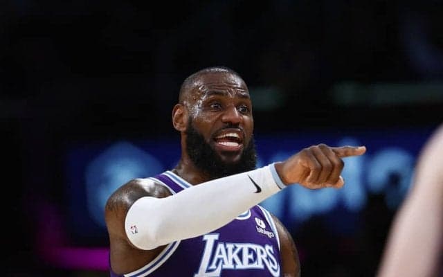 レブロンが圧巻の50得点でレイカーズ快勝…ラプターズは勝利も渡邊出場せず／NBA