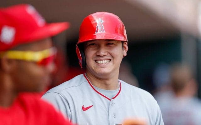 【MLB】「クレイジーだ」キャンプイン前日からの大谷翔平フィーバーに米メディアもあ然　水原一平通訳の“辞職”も話題