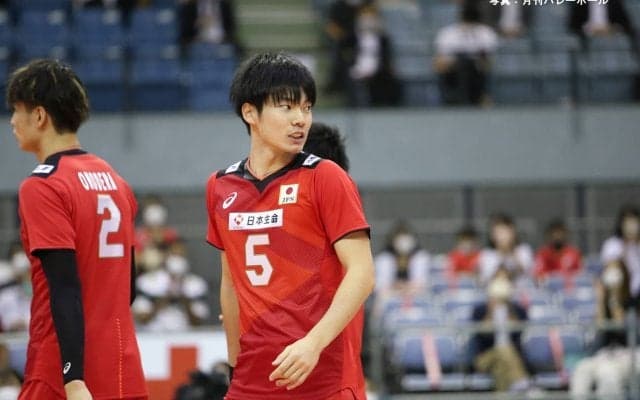 オスマニー・ユアントレーナがイタリア代表の後継者アレッサンドロ・ミケレットに託したジャージ