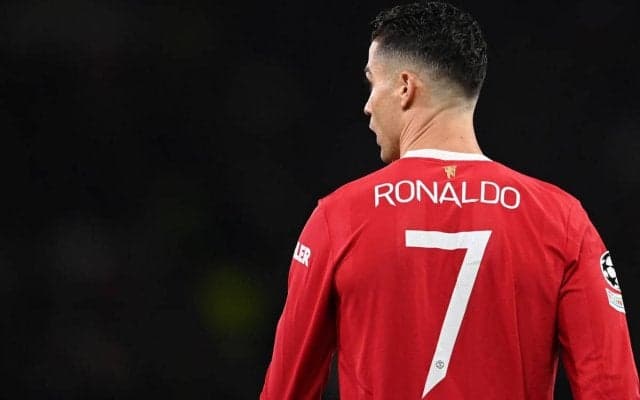 「息合ってなさすぎ」5年連続無冠ほぼ確定のユナイテッド、C・ロナウドと味方が激突「歯痛そう」