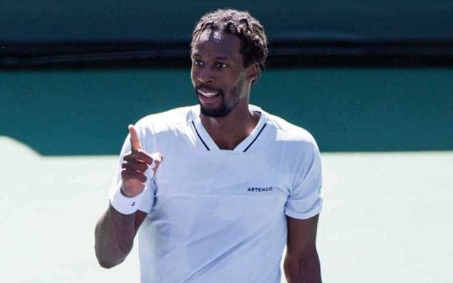 テニス世界1位がラケット破壊　ブーイングを拍手に変えた相手に海外称賛「彼は一流」