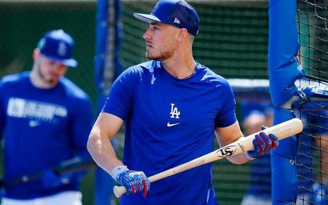 MLB選手から腕にサインをもらった男性　“絶対消えない”驚きの発想が話題「マジか」