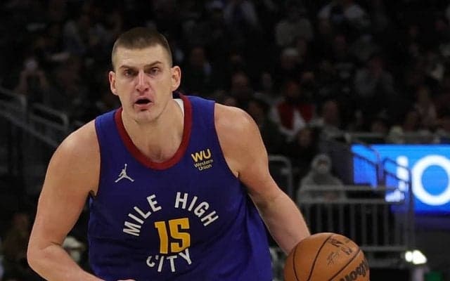 ニコラ・ヨキッチがNBA史上最年少で通算1万得点、5000リバウンド、3000アシストを達成