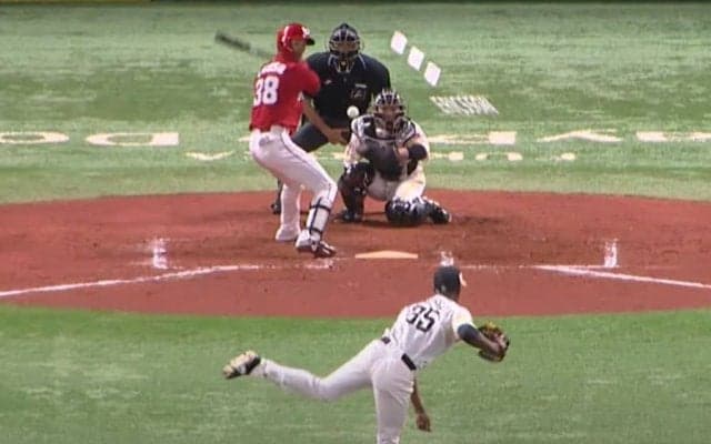 打者のけ反ったのにストライク…鷹助っ人の“無双魔球”は「どうやって打つの？」