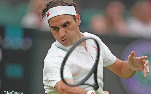 フェデラーが術後初のテニス姿を披露、フォアハンドを5本打ち込む