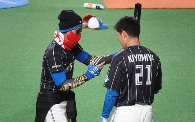 新庄監督、11打席ぶり安打の清宮を辛口祝福「ちょっと違ったな」　試合前に直接指導