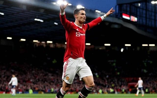 C・ロナウドが入浴タイムを公開し家族でピースサイン、ジョルジーナさんも「あなたとの毎日は幸せ」