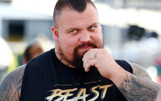 152kgで6パックの「世界最強の男」にボクシングで完敗　敗者が脱帽「惑星屈指の最強だ」