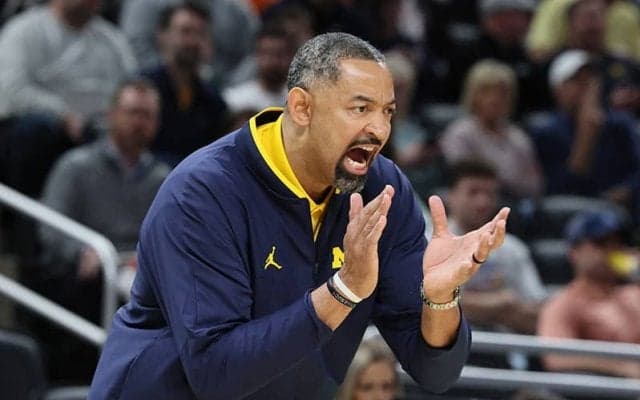 泣き崩れる相手選手を抱き寄せたジュワン・ハワードHC…SNSでは多くの反響を呼ぶ