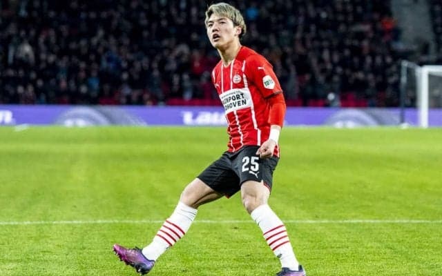 堂安律が地元メディアの｢週間MVPに選出｣!!日本代表落選も…PSVで躍動!元オランダ代表MFが｢普通じゃない｣と大絶賛した試合