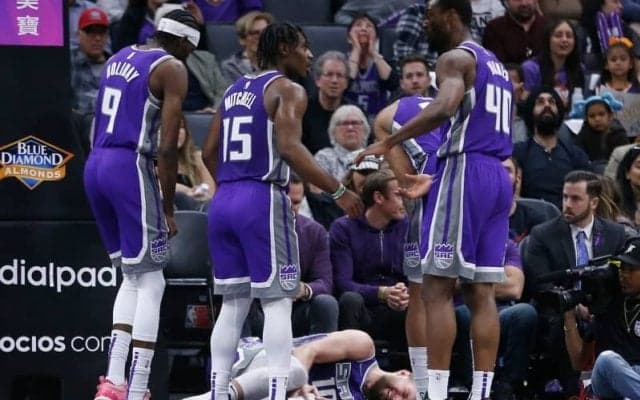 ドマンタス・サボニスが左ひざを負傷、24日からのアウェー5連戦は欠場へ