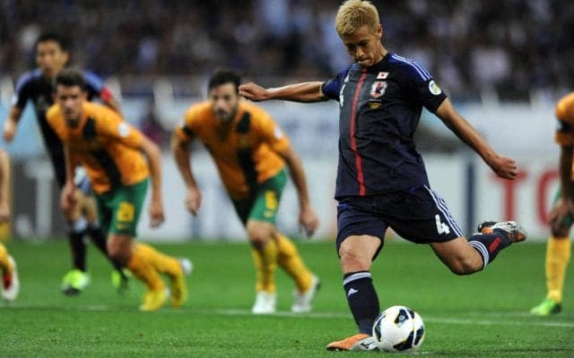 「何度見ても鳥肌」ブラジルW杯出場を掴んだ本田圭佑の豪州戦“ど真ん中PK”にファン大興奮「やっぱメンタル強すぎ」