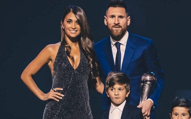 「女神だ」メッシ妻の全身ヴィトンコーデに脚光！パリコレでの姿に「美しい」「ゴージャス」と絶賛の声