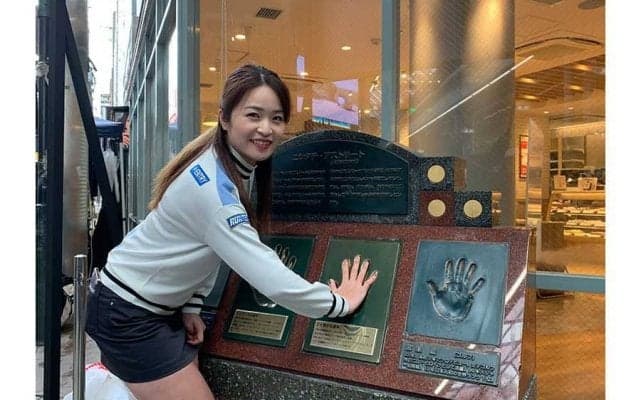 三ヶ島かな、ウッズ＆長嶋茂雄らの仲間入り　宮崎で手形展示「私で大丈夫かな（笑）」