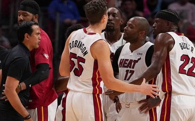 ウォリアーズに敗れ2連敗のヒート…試合中にはバトラーとスポールストラHCが衝突