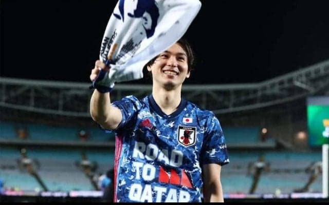 「どっちなんだい？」豪の美女サポーターが南野拓実に“大胆求婚” 「結婚 or ユニフォーム」