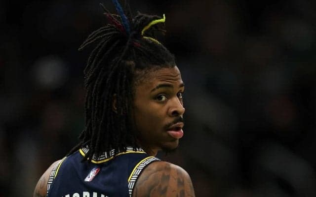 膝の痛みのため戦線離脱したモラント…3年目のスタッツがヒートのレジェンドと酷似？