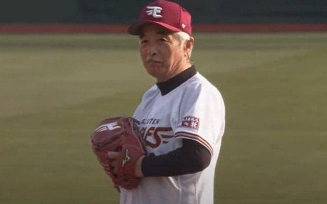 はつらつ73歳の「背筋すごい」　場内喝采…“豪快1球”が「フォームきれいだねぇ」