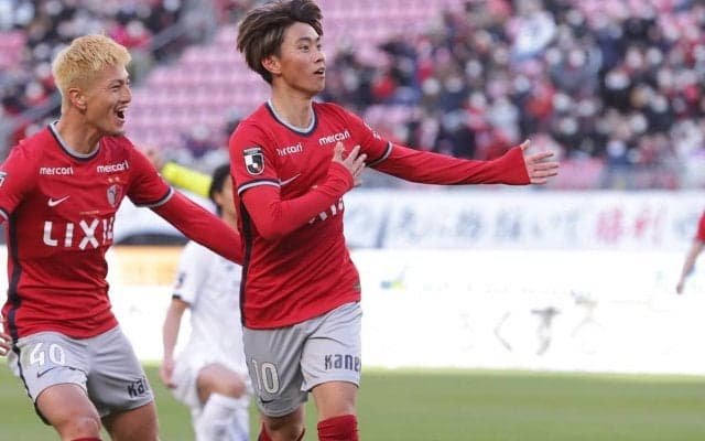 好評・鹿島のオフィシャルスーツ姿、ソロショット公開の荒木には「大人な遼太郎くんも新鮮」「たろちゃんらぶ‼」の声