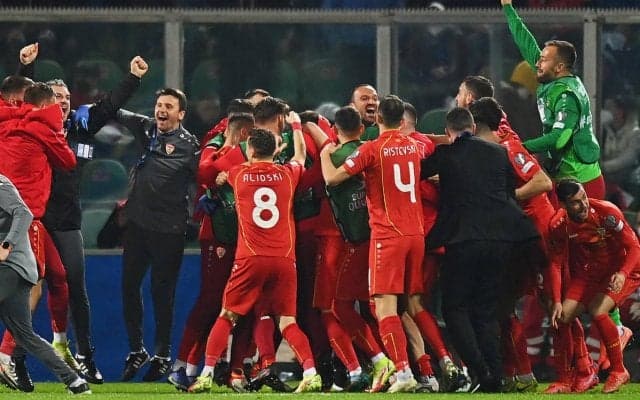 イタリア下した北マケドニア戦士たちが歓喜の合唱! 国外からも祝福の声「おめでとう!Ｗ杯へ行こう!」