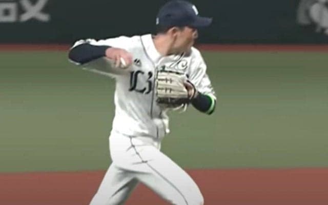 「源田じゃないとアウトにできない」　絶望的に跳ねた打球…超速美技に「言葉出ない」