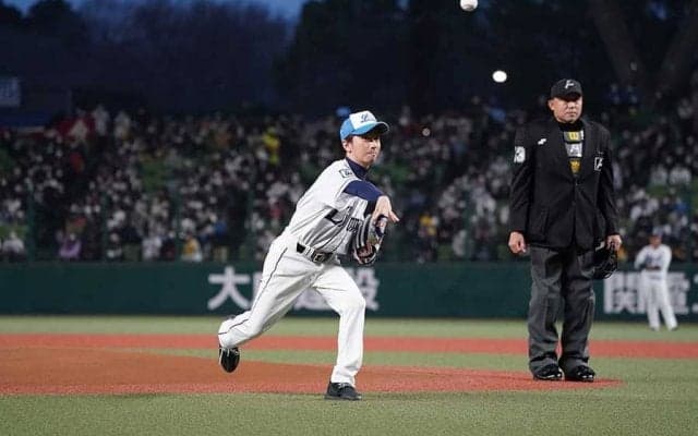 大の西武ファン、A.B.C-Z河合郁人さんが開幕戦始球式でストライク投球「頭が真っ白に」