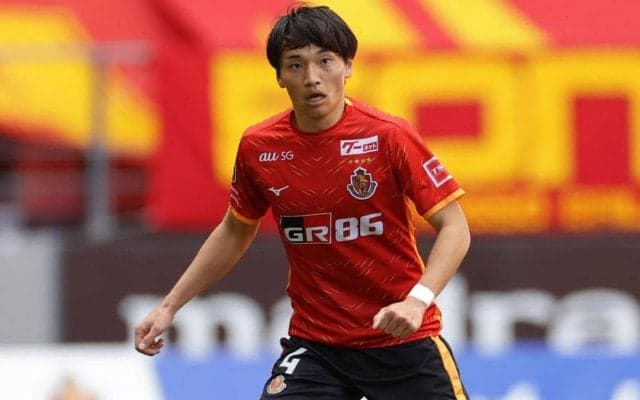 「奥さまえぐい綺麗すぎ」「まじで美男美女」中谷進之介の200試合セレモニー動画が大反響、頭ポンポンにも「なんかいいなぁ」