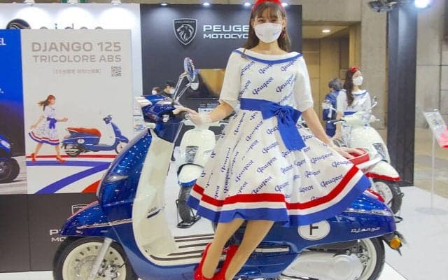 東京モーターサイクルショー、3年ぶり開催　待望のファンが長蛇の列　2時間待ちのブースも