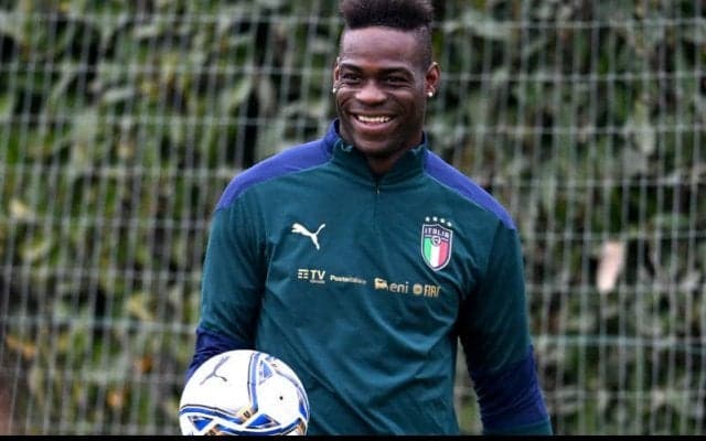 「バロテッリを呼ぶべきだった」W杯出場逃したイタリア代表、マンチーニ監督の母親が物申す