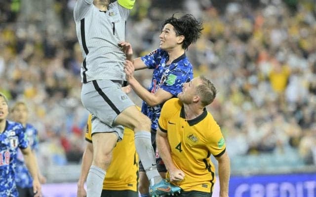 代表選手も例外ではない！「偶然見かけた厳しい入国事情」【サッカー日本代表現地ルポ・DAZNには映らなかったオーストラリア戦の裏側(3)】