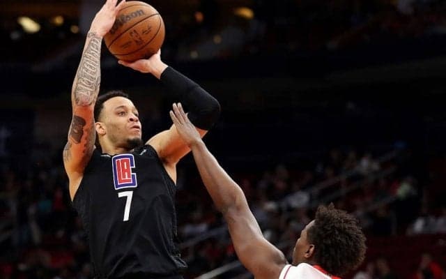 ドラフト外でクリッパーズ入りしたアミール・コフィーが3年目の終盤に本契約を締結