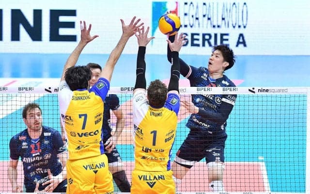 石川祐希のミラノ　モデナとのプレーオフ初戦を落とす