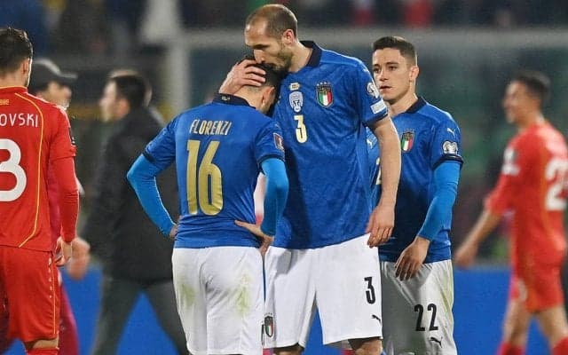 「恥ずかしい更衣室」W杯出場逃したイタリアのロッカールームに非難殺到！ 「W杯で日本は掃除していたのに…」