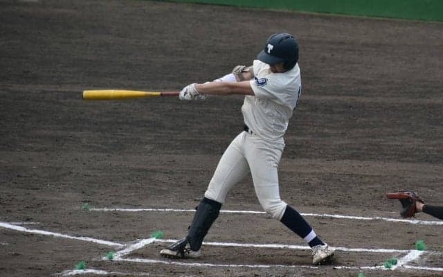 [準硬式野球] ３点差の九回に猛攻　大逆転で初戦白星