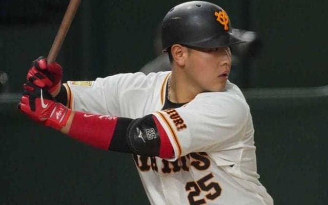 「打球角度おかしい」　巨人・岡本和、2試合連発の“逆方向弾”は「次元が違う」