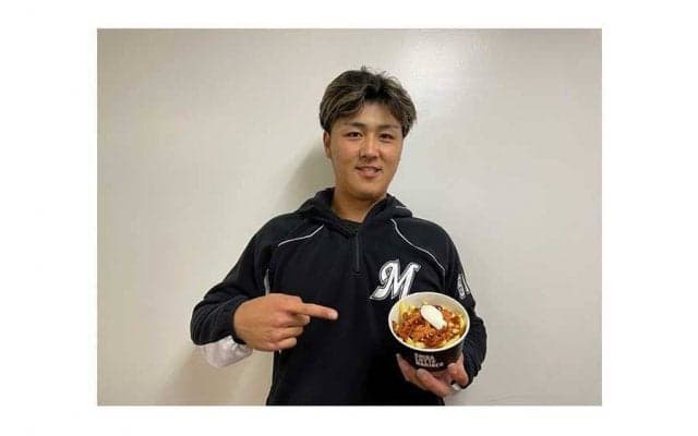 ロッテ13種の選手グルメ新発売　山口航輝はローテッドポテト「めちゃくちゃ美味しい」