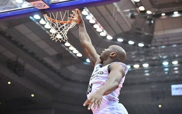 日本8クラブ目、34歳・帰化選手の美学　ウィリアムスが“職人技”で支えるB1島根の躍進