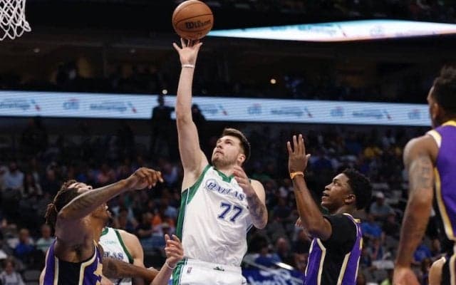 マブスが崖っぷちのレイカーズを撃破…クリッパーズがジョージの復帰戦に白星／NBA