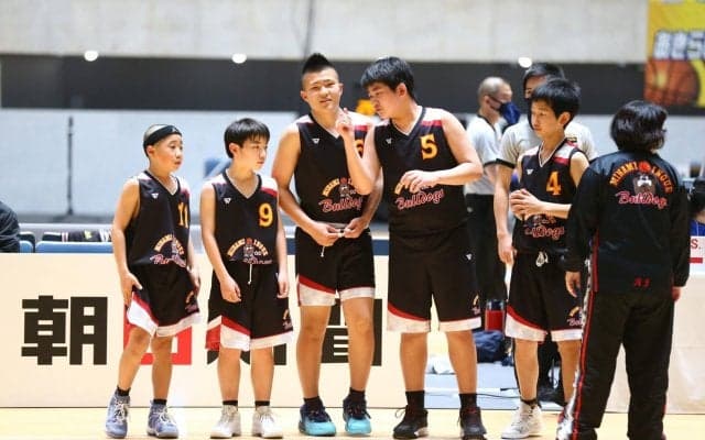 【全国ミニバス2022】モヒカン＆ダンクで目標とするNBAの舞台を一歩先取り！ 会場を沸かせた南井上ブルドッグス＃６宮本ハク