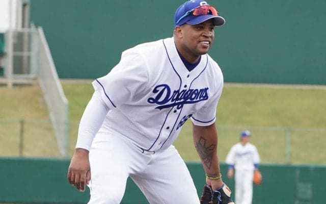 108kg巨漢が飛んだ「マジ守備上手い」　中日主砲の“超低空美技”に場内どよめき