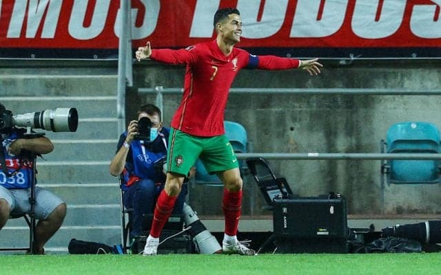 Cロナのゴールパフォーマンス披露のFWがそのまま退場…「天国から地獄」「愚かすぎる」と非難殺到