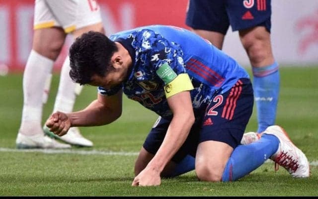 「人種差別的だ」「配慮が足りない」吉田麻也のシュートミスに“猿”の絵文字を添えたAFCの投稿が物議