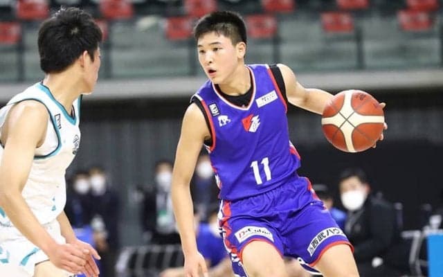 世代屈指のスコアラー、内藤英俊は中学卒業後、アメリカの高校進学を決意